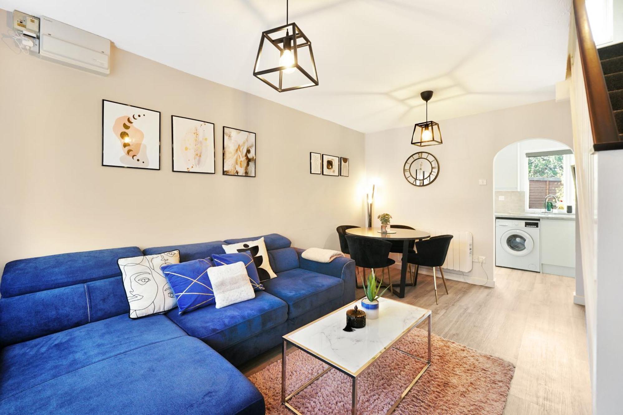 Cosy Corner In Aylesbury Near Stoke Mandeville Hospital & Town Centre With Private Parking Exterior foto