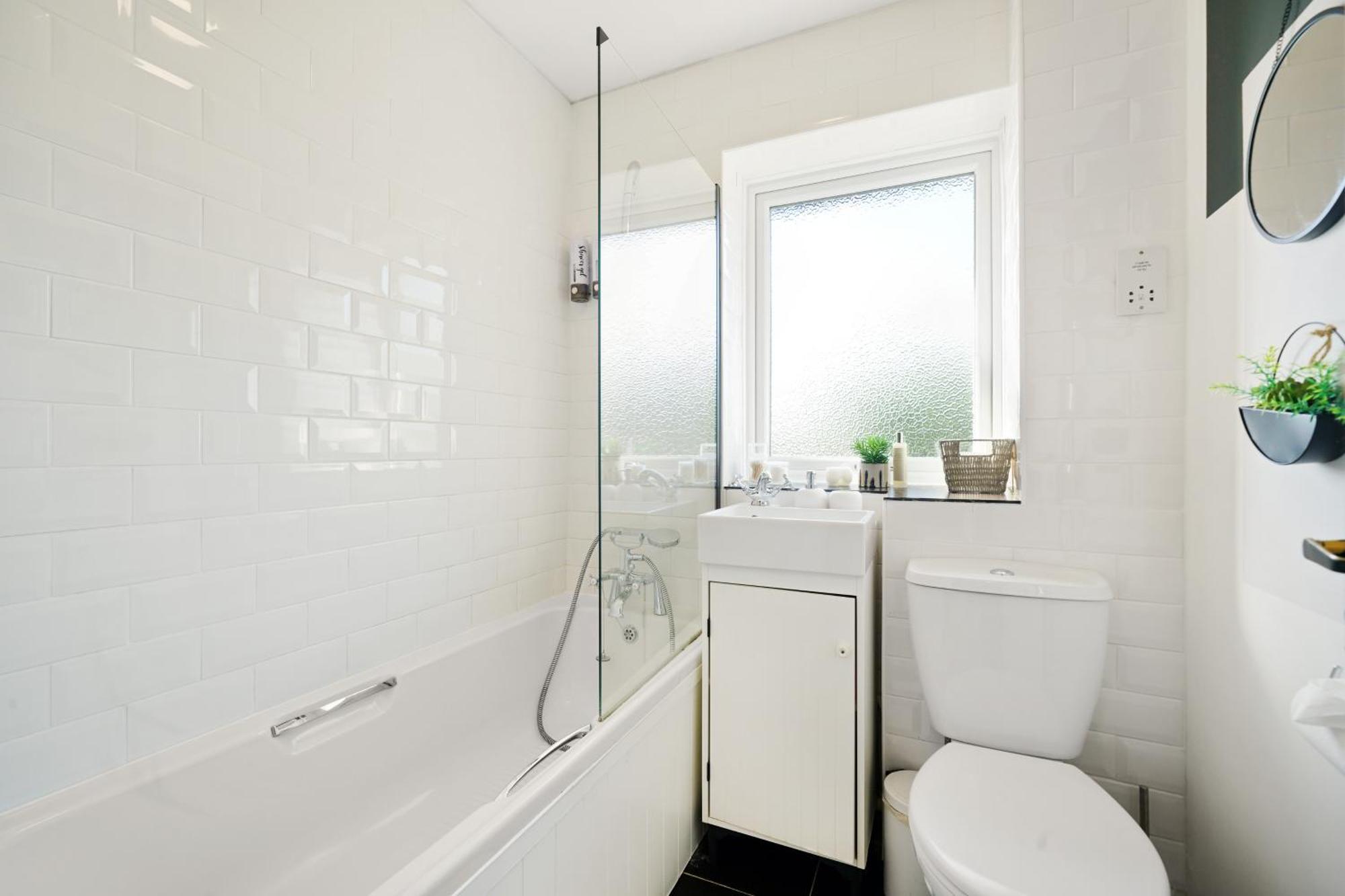 Cosy Corner In Aylesbury Near Stoke Mandeville Hospital & Town Centre With Private Parking Exterior foto