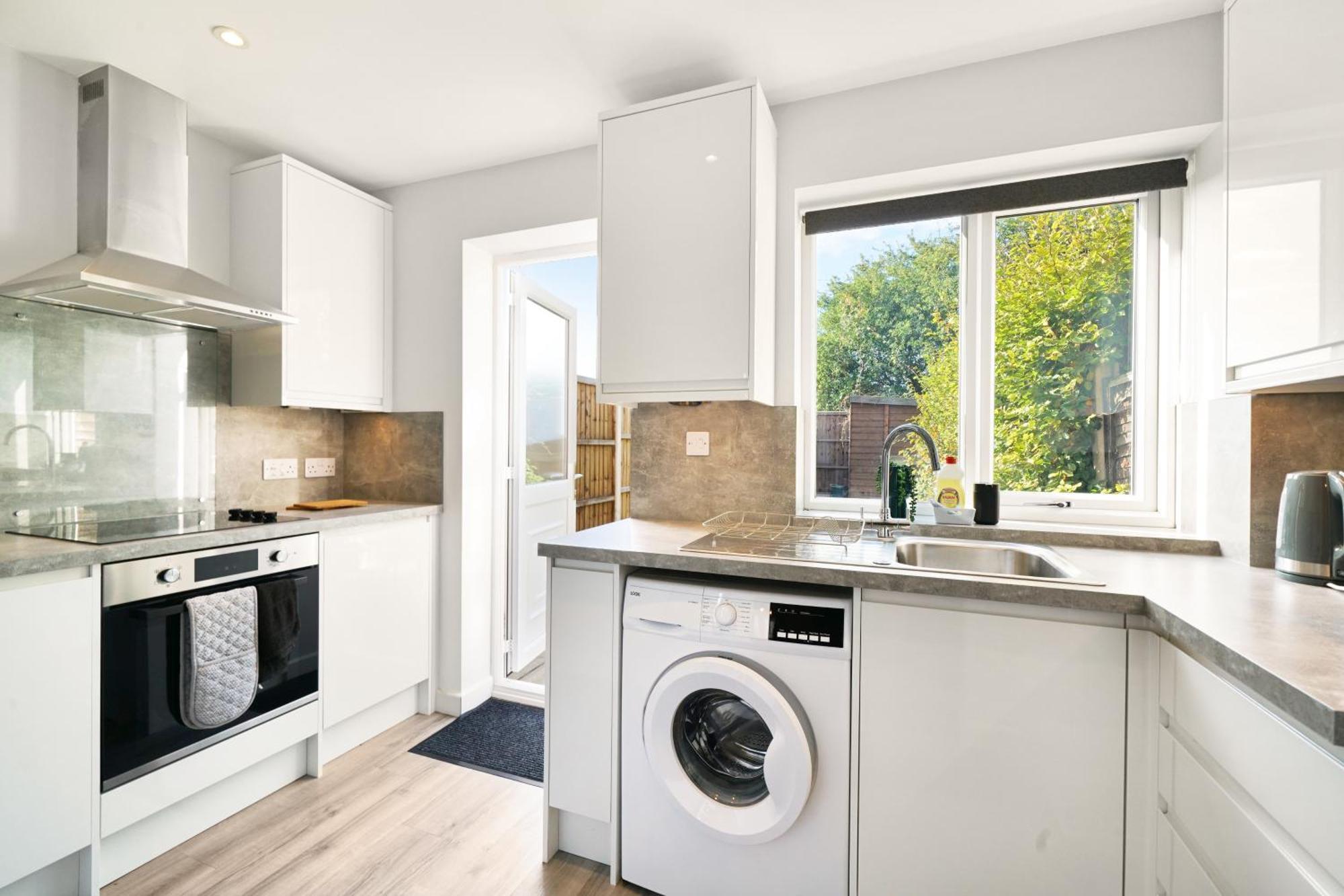 Cosy Corner In Aylesbury Near Stoke Mandeville Hospital & Town Centre With Private Parking Exterior foto
