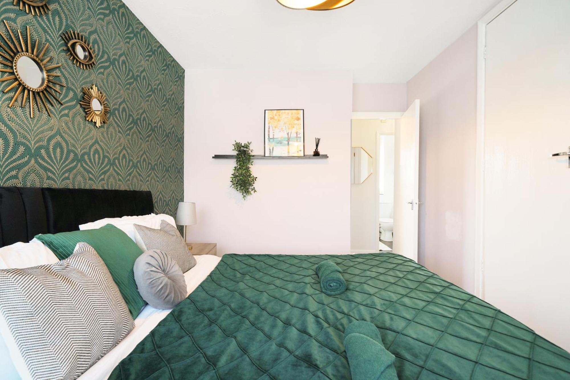 Cosy Corner In Aylesbury Near Stoke Mandeville Hospital & Town Centre With Private Parking Exterior foto
